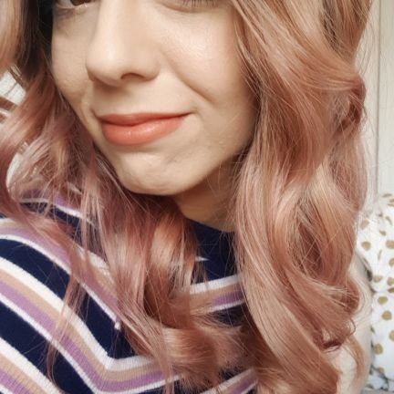 leamoen's profile picture. Relativ nein.
Zwischen Trash-TV, Illustrationen und Baby-Wahnsinn. Meistens witzig, manchmal ernst.