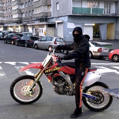 vrai_2vraii's profile picture. 