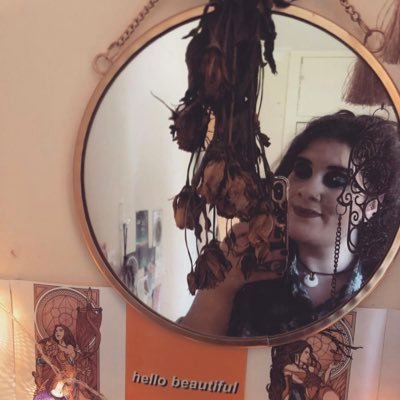 Julia_Jean_'s profile picture. dude you’re embarrassing me in front of the wizards - she/her