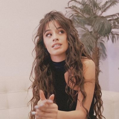 Camila cantame In The Dark al oído 
~Fan Account~