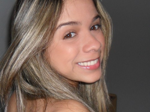 CamiilaHonoriio's profile picture. Há uma história por trás de cada pessoa. Há uma razão pela qual elas são do jeito que são, então não julgue! 
Me segue!! :)