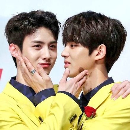 for pentagon's best friends for life #창구 and #홍석