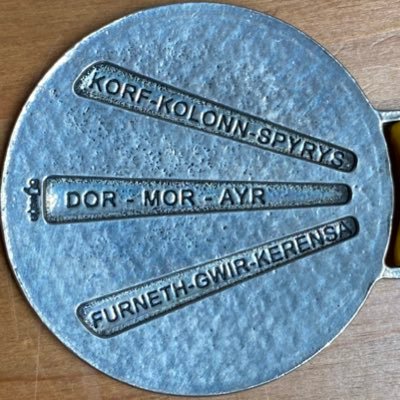 Cornish Language Lead @UniofExeter. AFHEA. ATCL. Associate Fellow @RoyalHistSoc Bard of the Cornish Gorsedh. Music, rugby, books, and animals also feature.