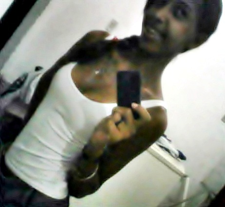 ;  Aqueela de 16 aniinhos , aquariiana ee que adora as etrelas  quee ama a luua ee que sabee que naqueele infiniito ella viaja além da imensiidão ♥ poisé sou eu