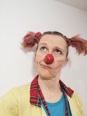 Clown, theatre maker, youth theatre, workshops leader, writer
Co-artistic director Dirliebane Theatre Company
Clowndoctor Hearts&Minds
❤️ family, Scotland & Oz