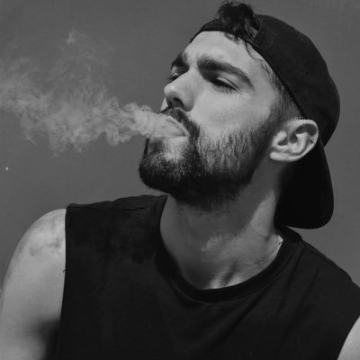 crlhcahill's profile picture. Cervejeiro, maconheiro, praieiro, do bem e bonito por dentro 😎