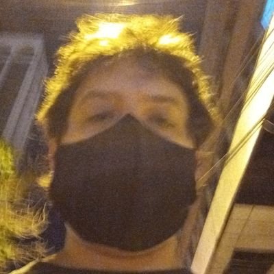 Arquitecto, músico y poeta frustrado, idealista, soñador.