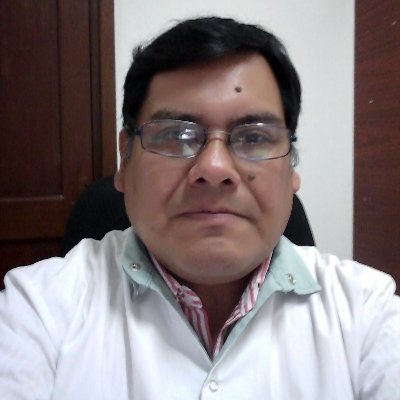 Médico Especialista en Medicina Familiar y General
Médico Especialista en Informática Médica
Máster en Dirección Estratégica en Tecnología de la Información