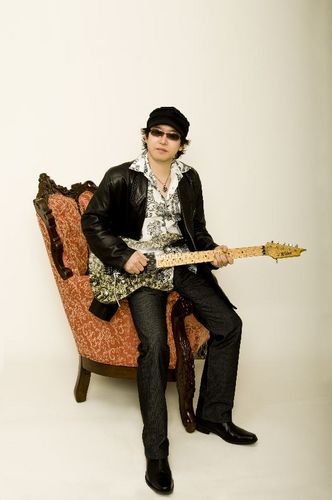宮崎県都城市出身/#Guitarist #Composer #Producer #PlanningCreator #ニャニがニャンだーニャンダーかめん #キャプテン翼J #桃太郎電鉄伝説シリーズ #サタマニ お仕事のご依頼は info@tonesneo.com にお願いいたします。
