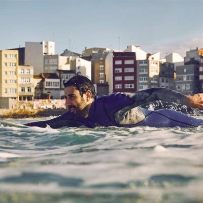 Xornalista. Coruñés que traballa para o sur e aspira a retirarse nunha praia