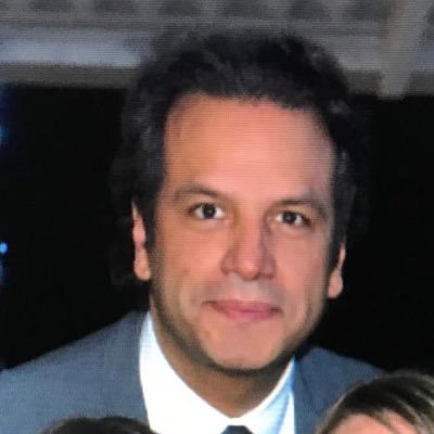 Enlazador de mundos, ex-domador de fieras, rastreador de fantasmas, ismo-resistente, anti-antis, fiel amigo y alma libre.
