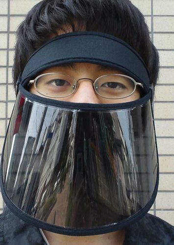 私はマスカードバイザー！！　正体不明のヒーロー！！　プロレス技を駆使し、悪者を倒す！！　寝技では敵無しだ！！　現在、地球を守るために「超人仮面部隊・マスカードバイザーズ」の結成を目指している！！　メンバー募集中！！　よろしくな！！