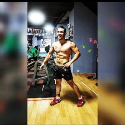 yuruyenegoist's profile picture. kendimi anlatabilecek kadar türkçe konuşabiliyorum.