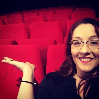 Educadora social, coach amb PNL, actriu, directora, dramaturga i professora de teatre. Encuriosida per aprendre més sobre les persones i la comunicació.