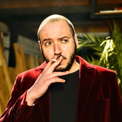 Stand-up Comedian, TV-Autor, Kusskuss Komedy Host, Späti Comedy Producer. Podcasts: Verprügelt mit Punchlines/Verprügelt mit Drachen!