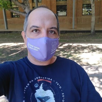 Soy docente de vocación y de profesión, pero antes que nada soy una persona preocupada por la realidad en la que vive
