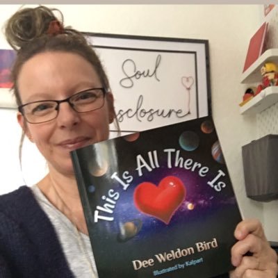 Psychic Medium & Author || SOUL Readings || SOUL Disclosure Ltd ||The Soul Explained Please follow my Instagram @deeweldonbird_ soulreader ♥️