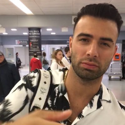 Fan de una bella persona un hombre guapo y un artista increĆble Bienvenidos los que quieran sumarse a el gusto por la Canela š
