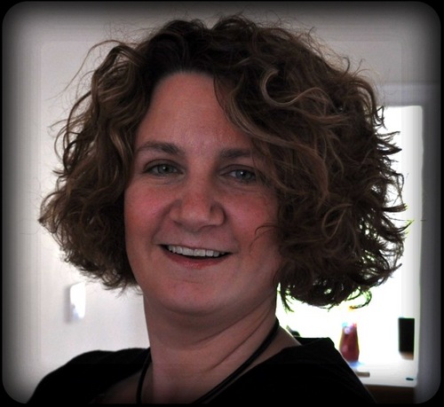 GBUK_Emma's profile picture. Category Development Manager for the Wall Art business at Graham & Brown. Love Colour (especially green!), Design & being a Mum!