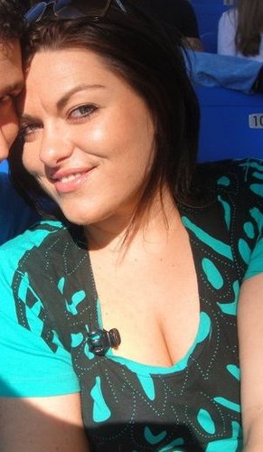 jmcinstyle's profile picture. hola. im jenna, a good girl, i love my momma, jesus and america too. i love all things shiny, yummy, vintage and revitalized.