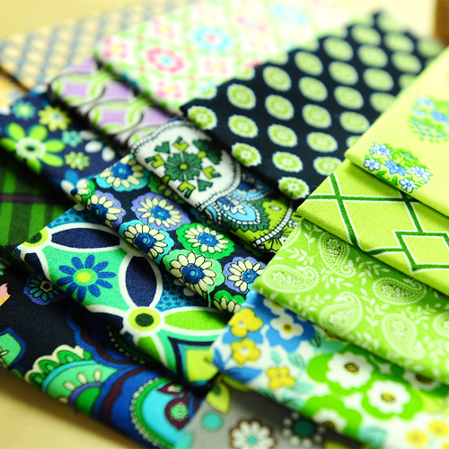 We sell 'Sweet & Chic' fabrics & haberdashery to crafty people & sewing fanatics! FREE DELIVERY! FREE sewing eBOOK when register! Enjoy! xxx