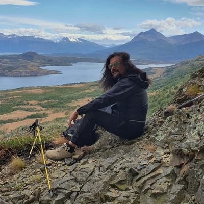 ex mono Flopp TVN, pero mushooos años ya.
ahora solo Sumo mostrando la Patagonia austral.
sígueme en paz y alegría .
también acá 👇

Instagram: sumoromero