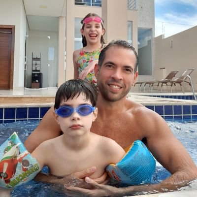 FBrumado's profile picture. Cidadão de bem. Trabalha pra pagar imposto e não vê retorno do governo.