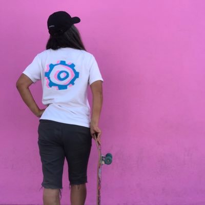 lask8momkay's profile picture. 2014年、45歳で アメリカに #語学留学 #学生ビザ で入国。2016年結婚し現在 #LA在住 LAsk8momとして日本人スケーターの為の #スケボー留学開催 参加ご希望の方はDM下さい。随時募集。#48歳から #スケボーはじめた。えーせーの母ちゃん。20年以上 #シングルママ #猫好き #料理好き #国際結婚