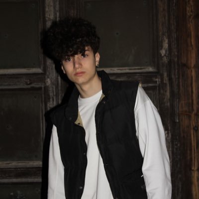 AlessandroPiam3's profile picture. morto e risorto sudato in un prato