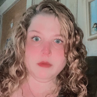 Big beautiful woman who is learning to love myself, my body and my spirit. Love yoga, meditation, body positivity, intuitive eating, mental health advocate