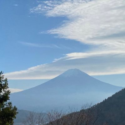 コロナ禍の中、暴れん坊将軍の最初のシリーズ、1を見て、いきなり熱烈な松平健さんのファンになりました。あと、MONDO TVで、麻雀プロの近藤誠一さんのファンになり、毎日、テレビと時代劇チャンネル 、YouTube、Abema TVを見てます。基本的には、二枚目が好きなんですが😅 不思議〜