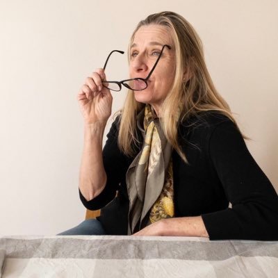 LucianaJSS's profile picture. Legal & business affairs | direitos | autores | tecnologia