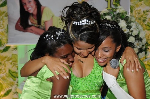 Primas,melhores amigas, vascaínas... ops, tem uma flamenguista no meio! ushashu e cantoras nas horas vagas.