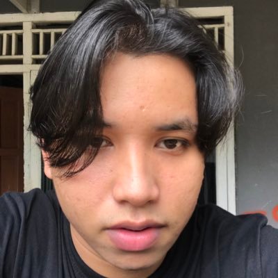 hanya orang biasa yg berani bermimpi dan berusaha mewujudkan mimpinya:)