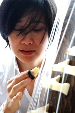 Japanese koto player based in Lyon