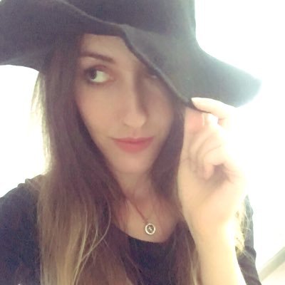 RebeccaVanOss's profile picture. ❤️: ☕️📚🎮🐱🌊🌿