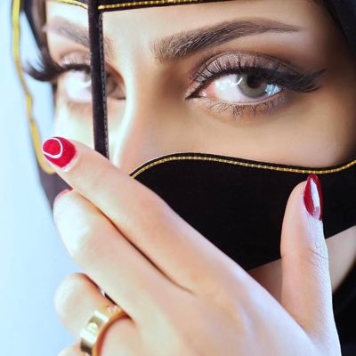 عامل الناس و كأنك تتصفح كتاب ...
تتجاهل السخيف و تمزق السيء و تتوقف عند الأجمل...💗🇴🇲💗