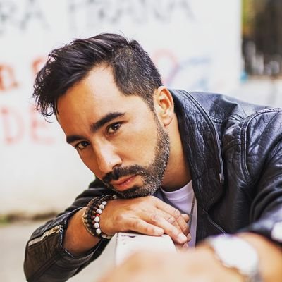 No soy el senador. Soy un pastelito curicano construyendo opinión. Trabajador Social.