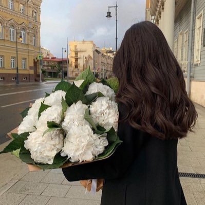 متفردة لا أشبَاه و لا أربعيّن .
