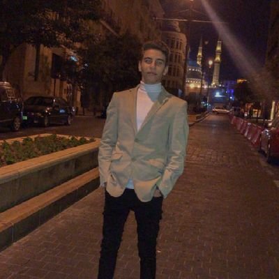 __aly__z's profile picture. 