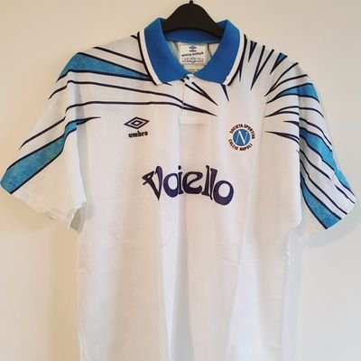 BoxWasps's profile picture. Collector of football shirts off of the 90's, cat enthusiast.