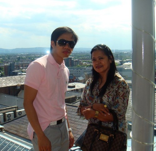 dworldisround's profile picture. 