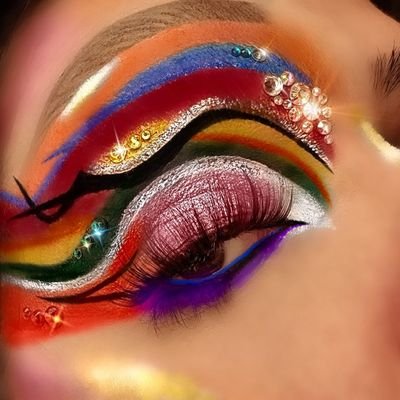 Hi, my name is Samiha am an aspiring influencer a & makeup artist on my instagram @makeupbysam296 My page mainly focuses on makeup, beauty, skincare.