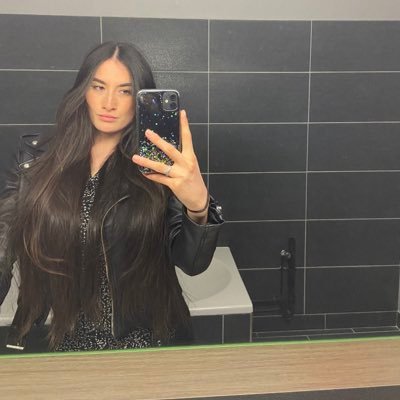 Mlyzzzz's profile picture. 