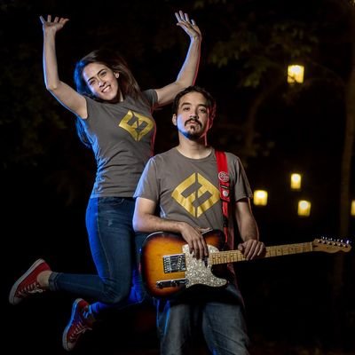 Lic. en Análisis de Sistemas. Profesor en la Facultad. Guitarrista. Electrónico a medias.