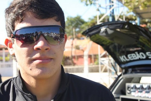 O que nós temos que querer, é brilhar cada vez mais forte, e voar cada vez mais alto ! ;)