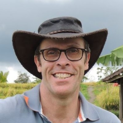 Husband, father, nerd, traveller, beer lover, IT crowd member, cat concierge, small dog companion. Wants Oz to be what it can be, and not what it is.