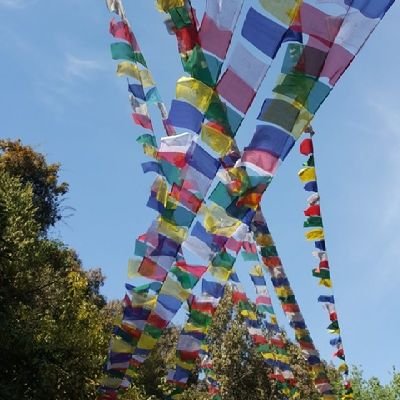 Κανένα δεν ενδιαφέρει η ταυτότητά μου.
Ούτε καν εμένα...