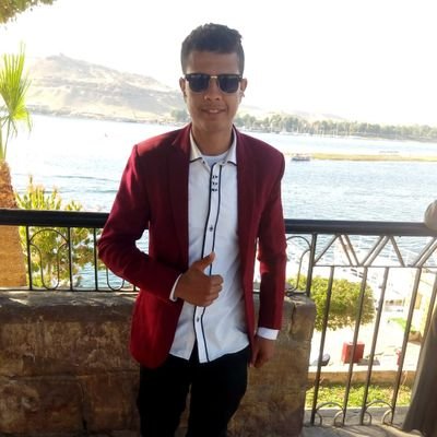 ايها اليل الساهر
كيف..اعيش ..بدونها .وقلبي.. ينبض.. بحبها
هي.. شمس .الحياه. ونورها .وكل. اشراقها
اخذت روحي معها ولااستطيع العيش بدونها
هي. عيني التي ارى بيها