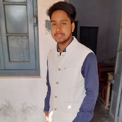 मिडिल क्लास लड़का हूं 🙏
दिखावे से कोसों दूर रहता हूं ।।
फिलहाल पत्रकारिता करने की कोशिश कर रहा हूं 🙏🙏